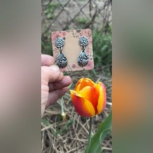 Antique Silver Tierra Cast Jardin Teardrop